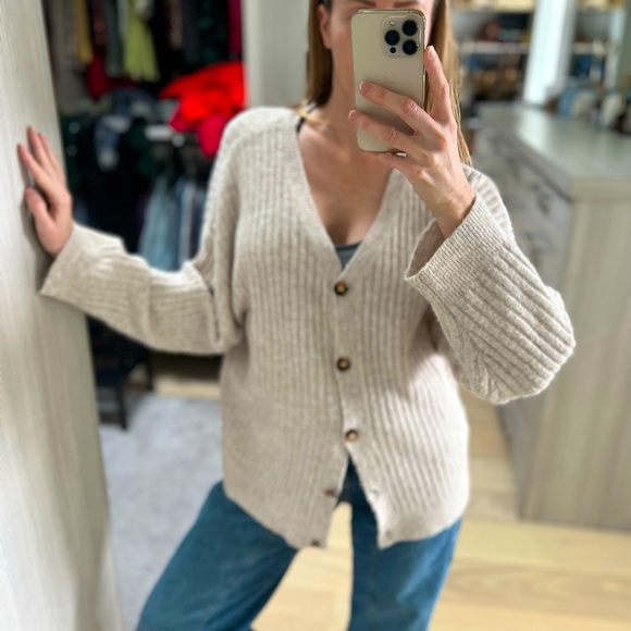 Light beige soft oversized cardigan with buttons - Picture 3 of 7